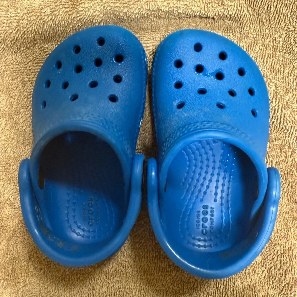 CROCS Kids Vibrant Blue Sandals - Picture 4 of 4